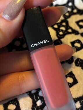 Chanel ROUGE ALLURE LIQUID VELVET in 204 Troublante